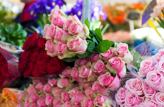 店舗だけではなく通販でも花束をご購入いただけます | 大切な人に贈るお花のギフトなら備前市のすずき花店へ
